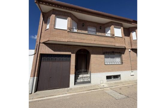 Marín Lara Gestión Inmobiliaria vende impresionante casa en Sonseca (Toledo)
