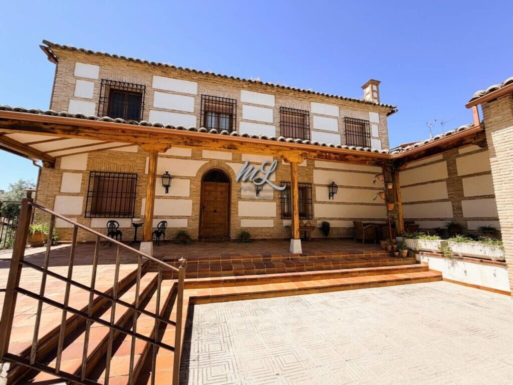 SE VENDE ESPECTACULAR CASA INDEPENDIENTE EN OLIAS DEL REY