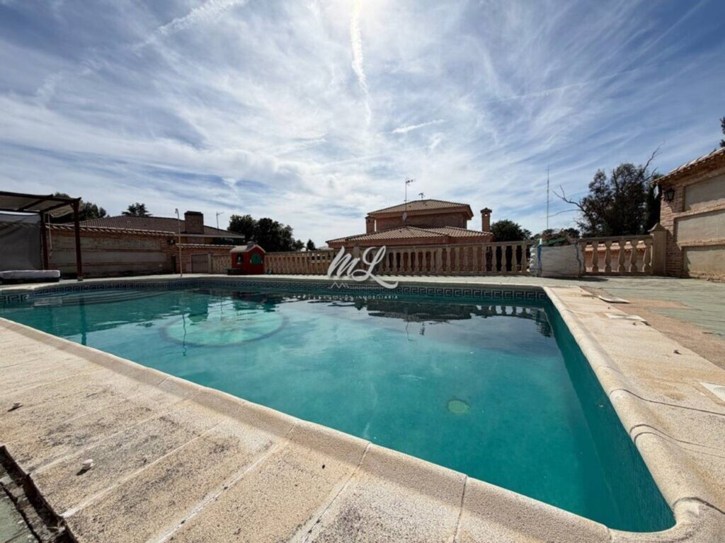 Marín Lara gestión inmobiliaria vende Magnifico Chalet en la Urbanización Las Nieves. - imagen 3
