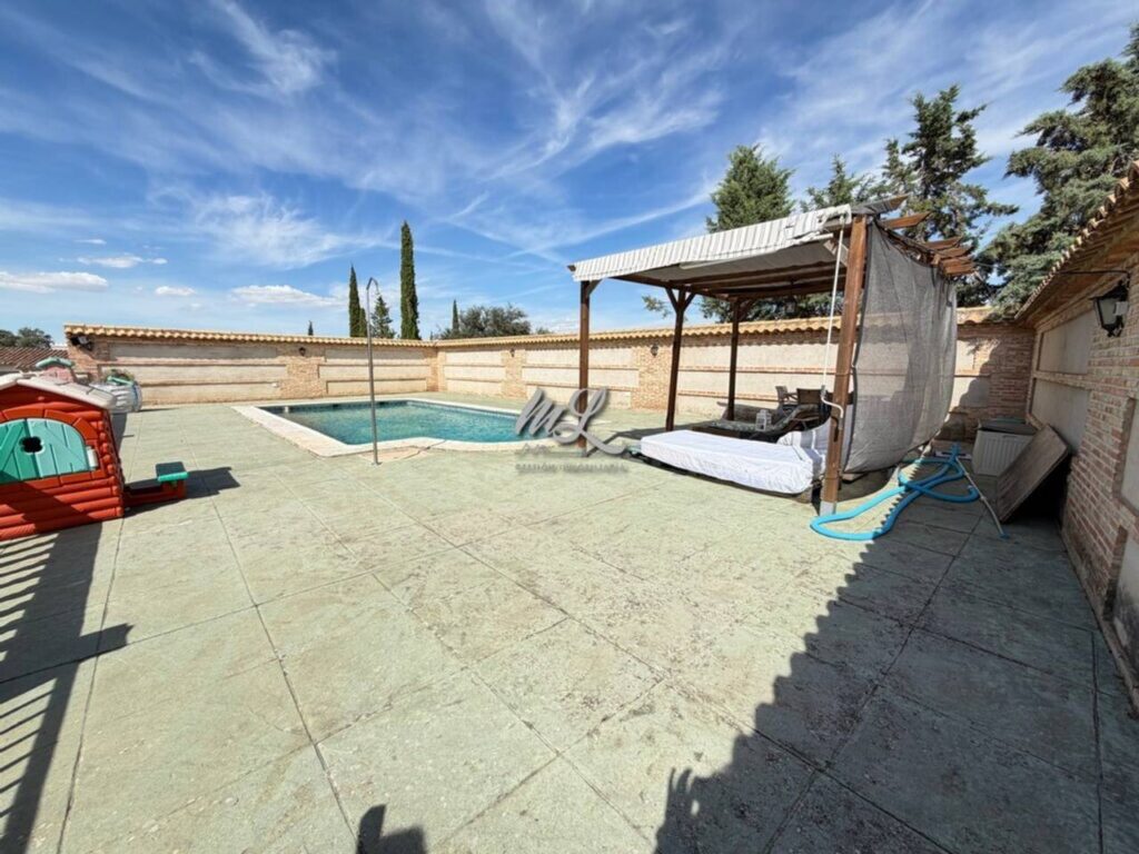 Marín Lara gestión inmobiliaria vende Magnifico Chalet en la Urbanización Las Nieves. - imagen 2