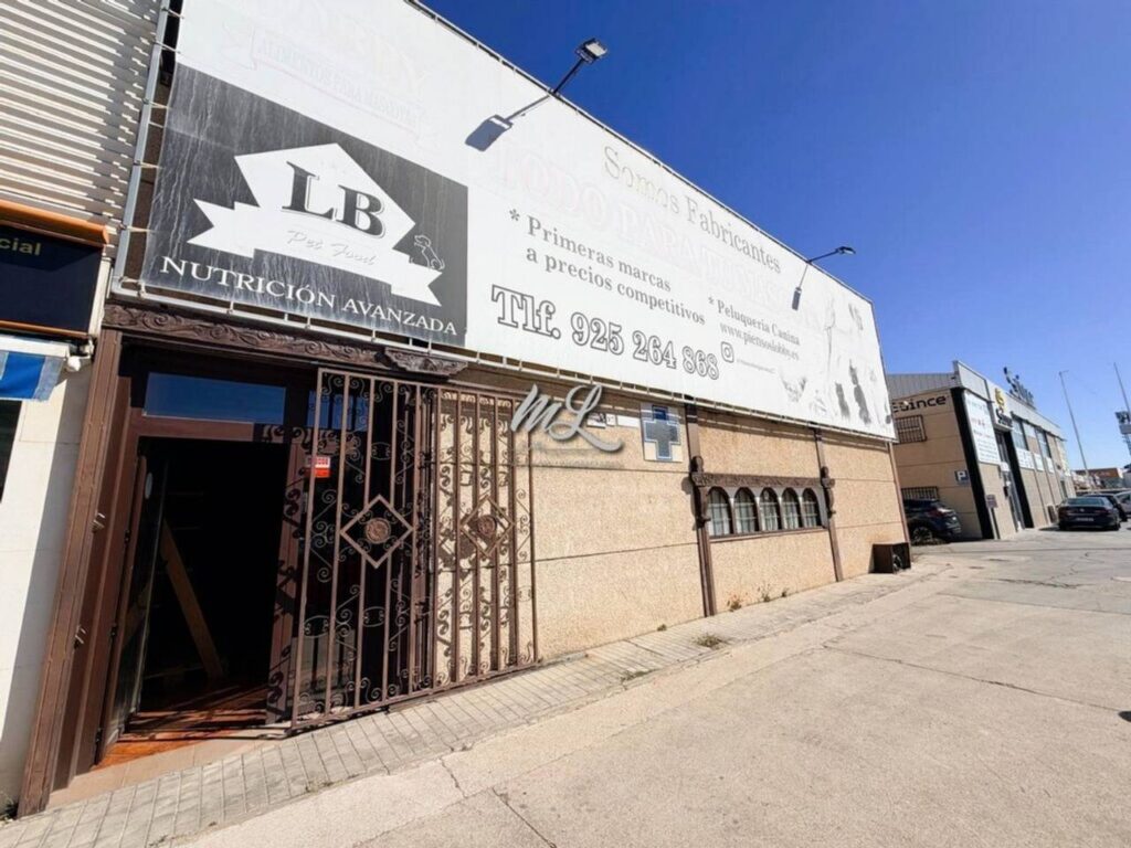 SE ALQUILA NAVE COMERCIAL EN CALLE RIO JARAMA 25