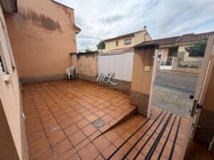 Marin Lara vende chalet adosado en Urb. La Legua