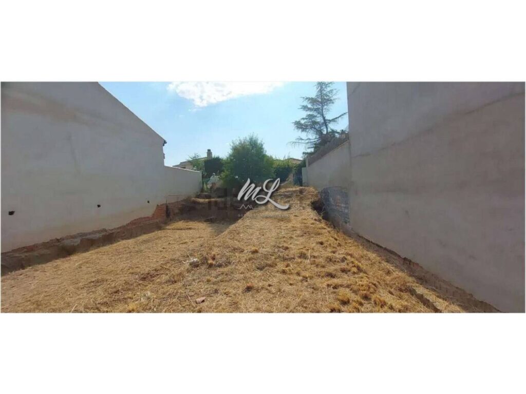 MARIN LARA VENDE PARCELA EN URB. SIERRA DE BURGUILLOS
